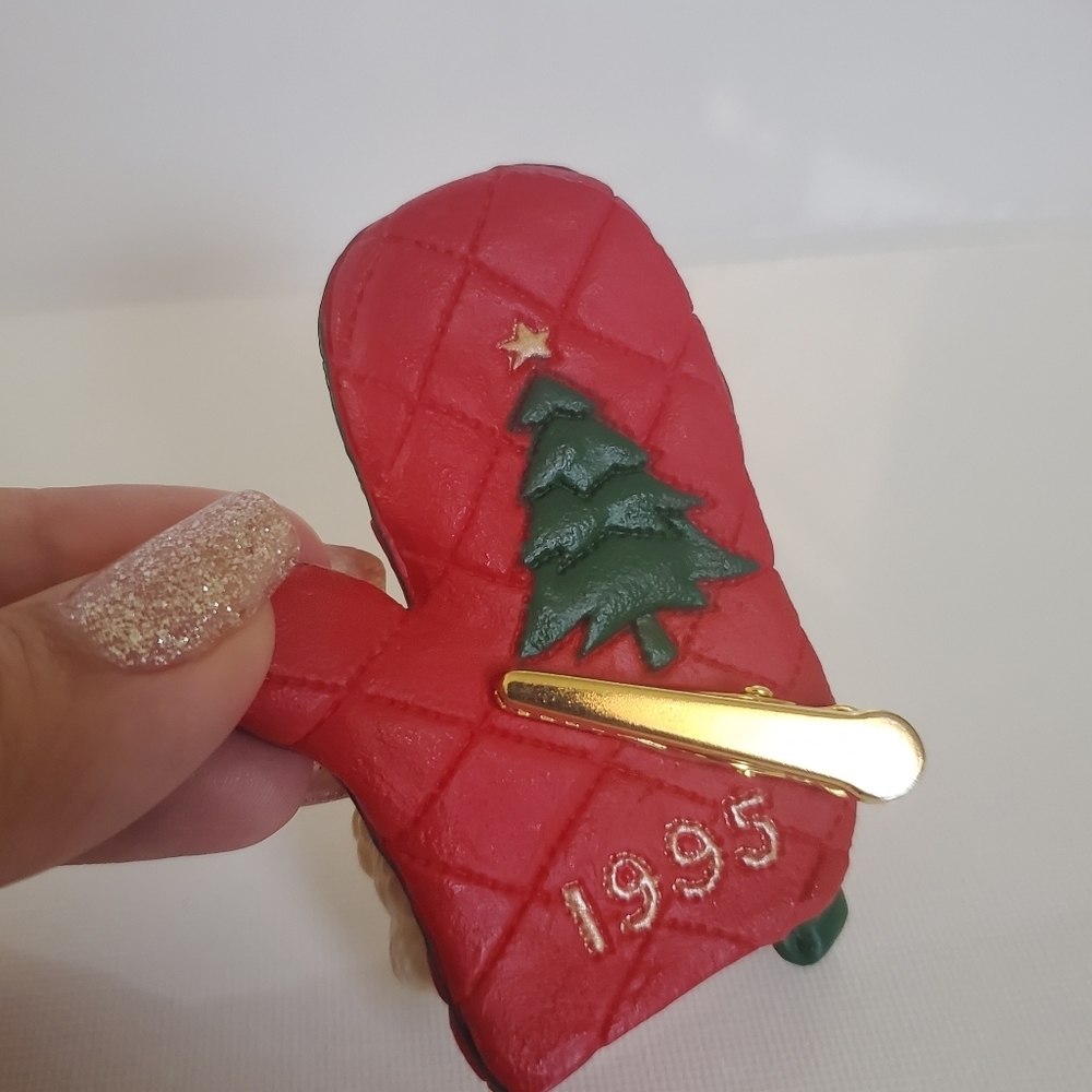 Vintage "1995" Cat On a Mitten Christmas Ornament - Picture 4 of 6